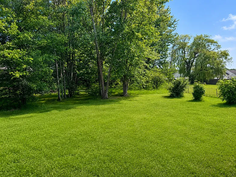 2760 Niagara Rd — Photo 2