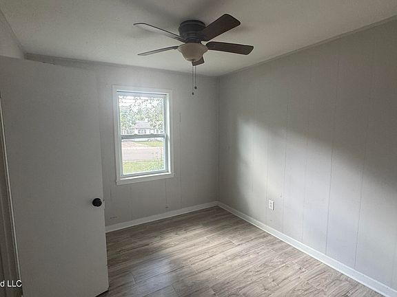 5th image of 222 Pemberton Dr