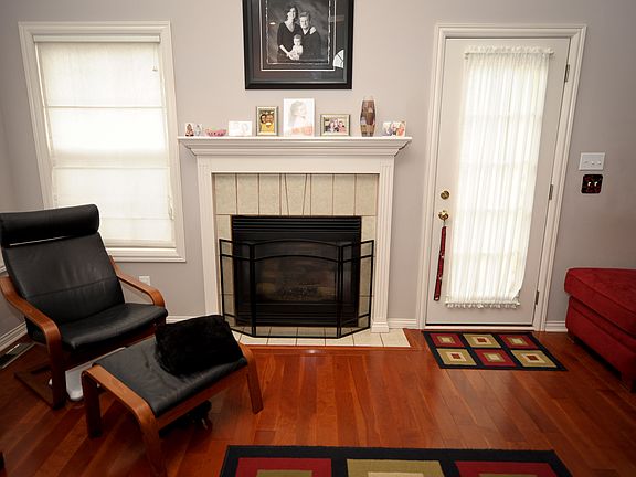 3rd image of 835 Kristen Ln