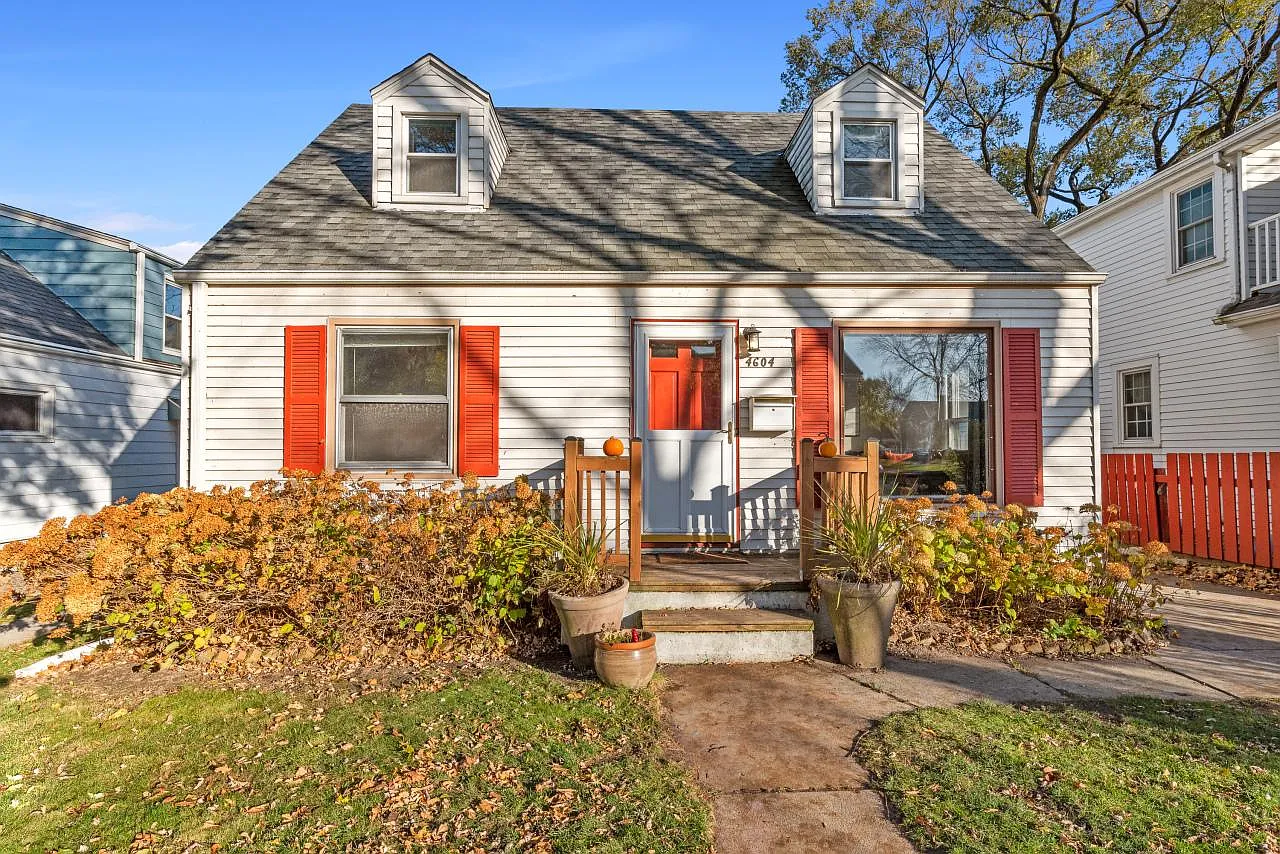 4604 North Woodruff AVENUE photo 1