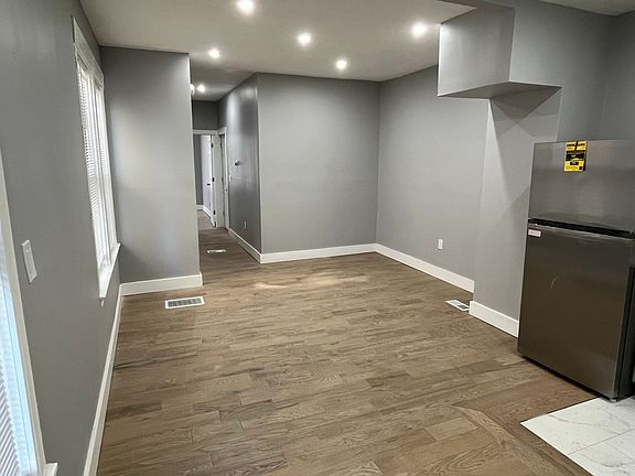 3rd image of 365 Howard Ave APT 1R