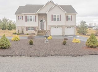 1701 Stratford View Dr, Blacksburg, VA 24060