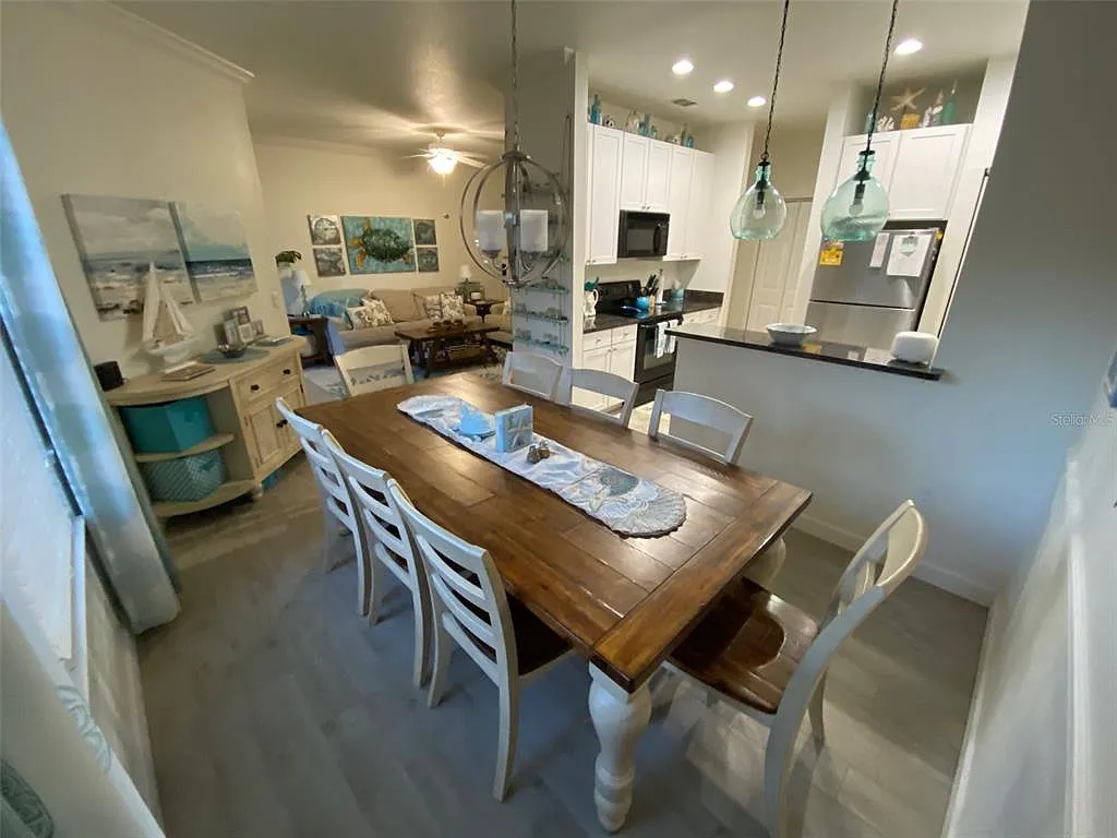3 bed, 2.0 bath, 1350 sqft, $2,200 — Photo 3