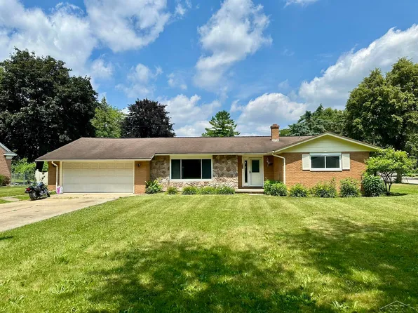 4650 Village Dr, Saginaw, MI 48638