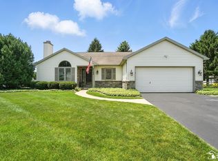 7369 Apple Grove Ln, Temperance, MI 48182