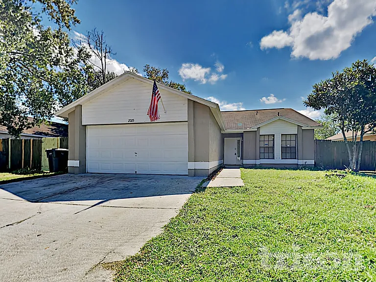 2025 Helm Ln — Photo 10