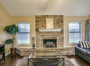 6208 Avanti Dr, Arlington, TX 76001