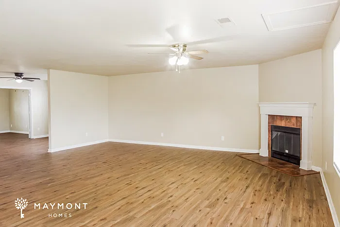 4 bed, 2.5 bath, 3234 sqft, $1,895 — Photo 4