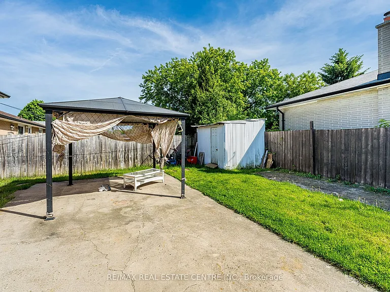 2 Milner Rd #BASEMENT — Photo 28
