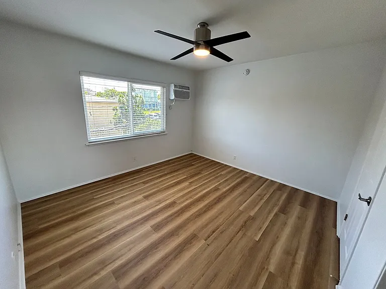 1957 Frank St / 2519 Virginia Ave — Photo 28
