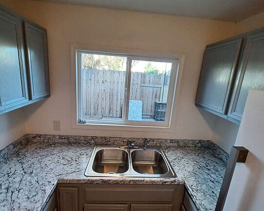 5th image of 45045 W Redwood Ave