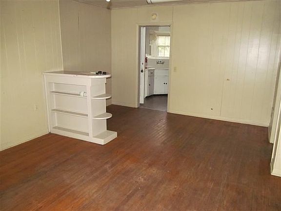 2nd image of 375 E Pipkin St
