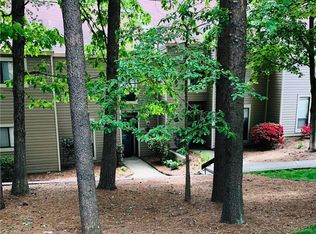 217 C Village Ln, Greensboro, NC 27409