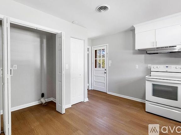 5th image of 3708 Martin Ave