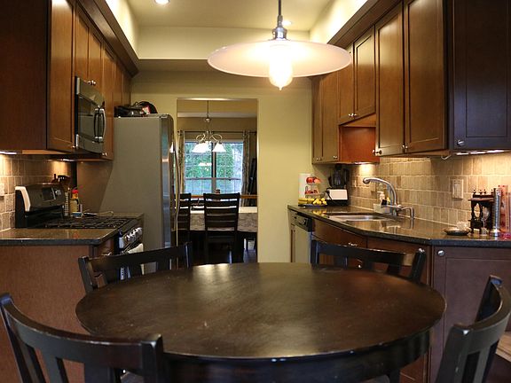 4th image of 576 W Parkside Dr #10B1