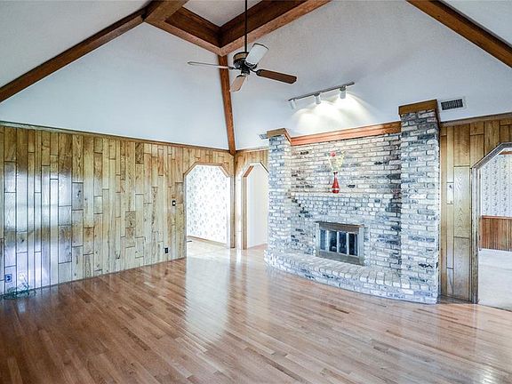 3rd image of 2444 Stonegate Dr N