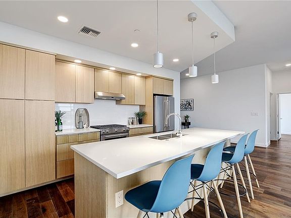 4th image of 1322 E 12th St #302