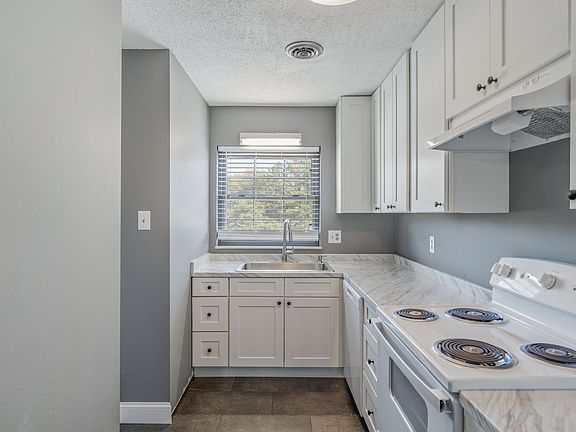 5th image of 354 Indian Hills Cir #5