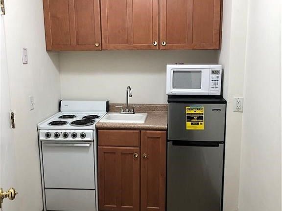 3rd image of 42 E Spring St #B4