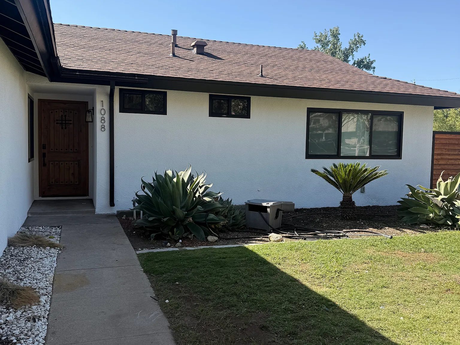 3 bed, 1377 sqft, $4,000 — Photo 3