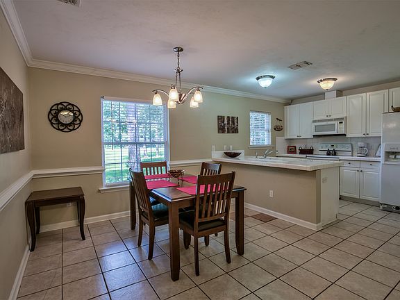 4th image of 209 Westminister Dr