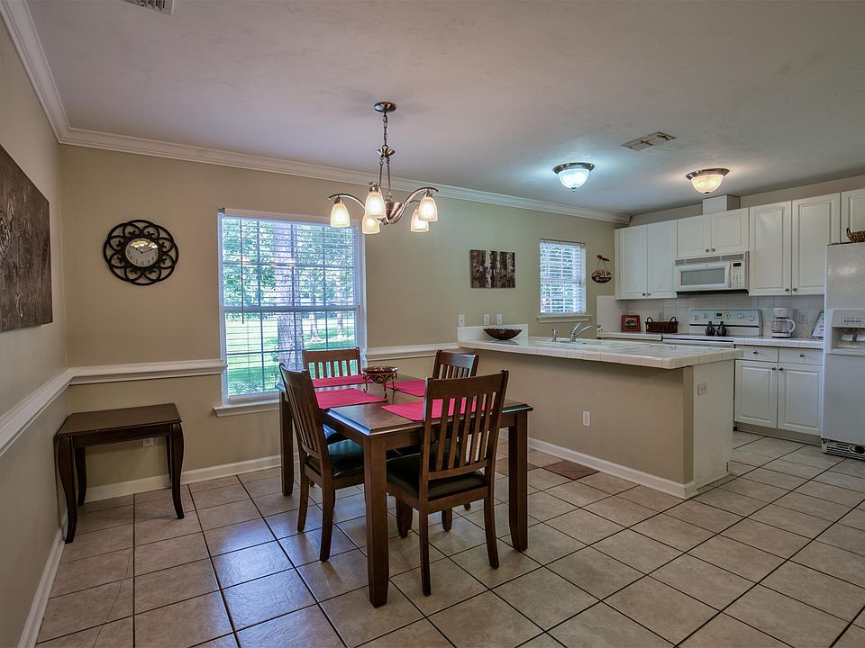 2nd image of 207 Westminster Dr
