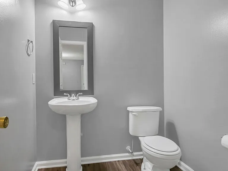 141 Wigmore Ln — Photo 16