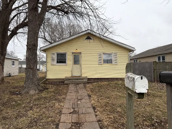 706 N Madison St, Lincoln, IL 62656