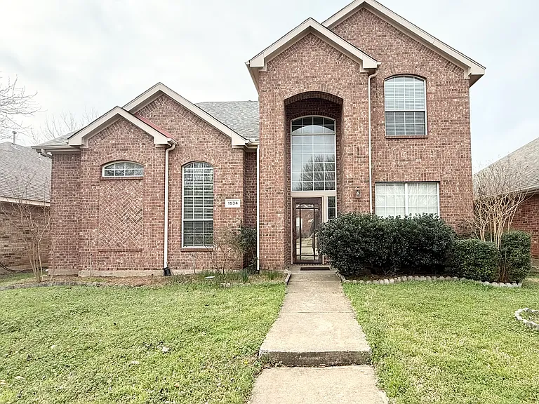 1534 Broadmoor Dr — Photo 1