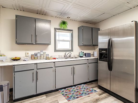 3rd image of 1913 Lamborn Ave #1