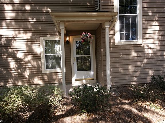 3rd image of 415 Cheshire Ct