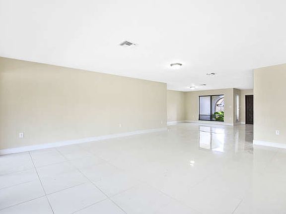 5th image of 1020 NW 76th Ave