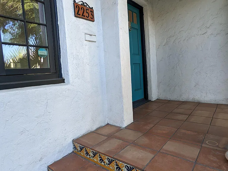 2253 Earl Ave — Photo 2