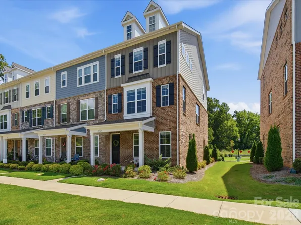 10126 Hemingway Pl, Charlotte, NC 28227