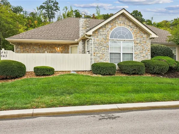 841 NE Devon Dr, Lees Summit, MO 64064