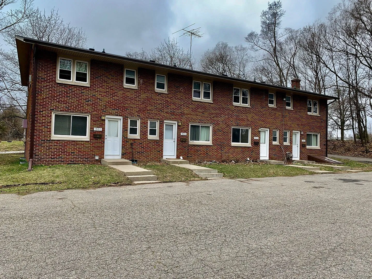2 bed, 1.5 bath, 1020 sqft, $1,180 — Photo 1