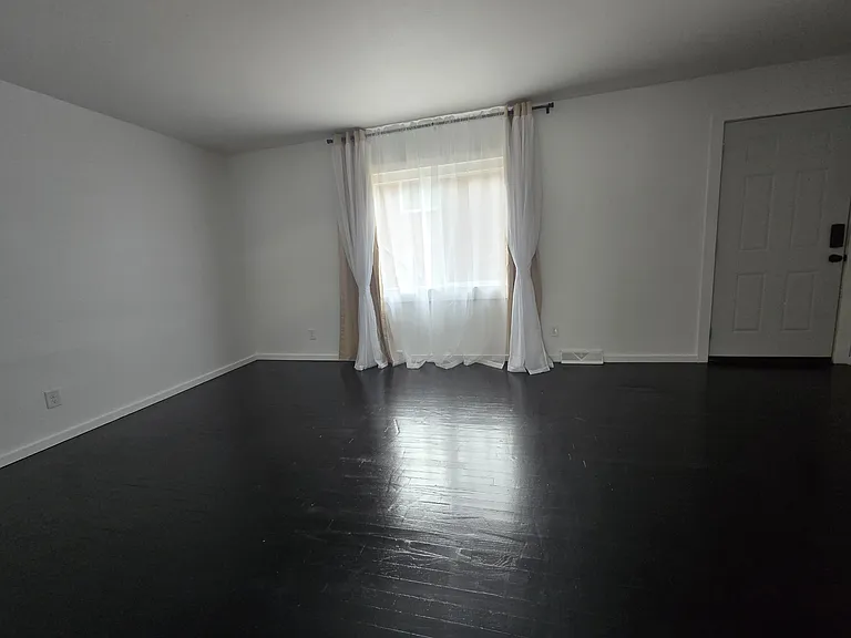 470 Zahn Dr #2 — Photo 8