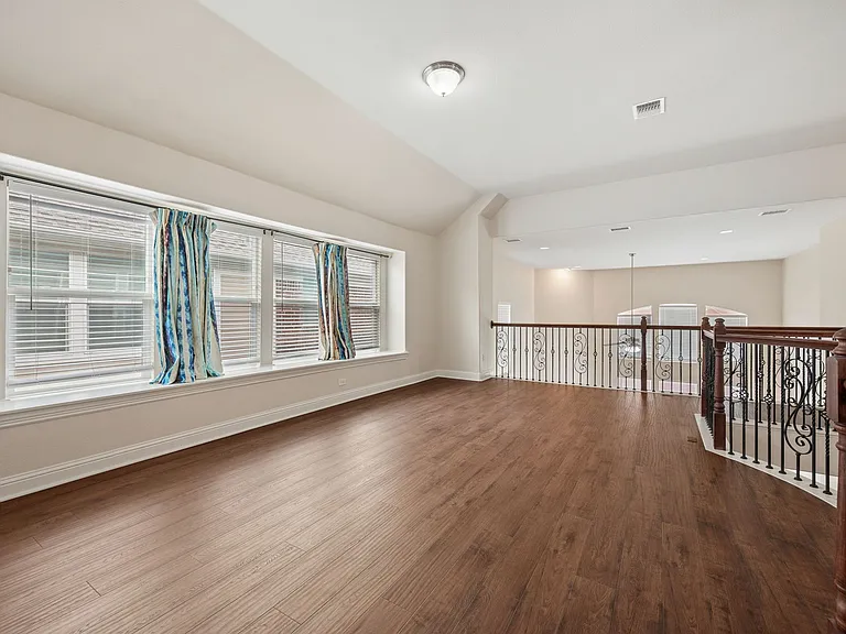 9813 Karlovich Dr — Photo 37