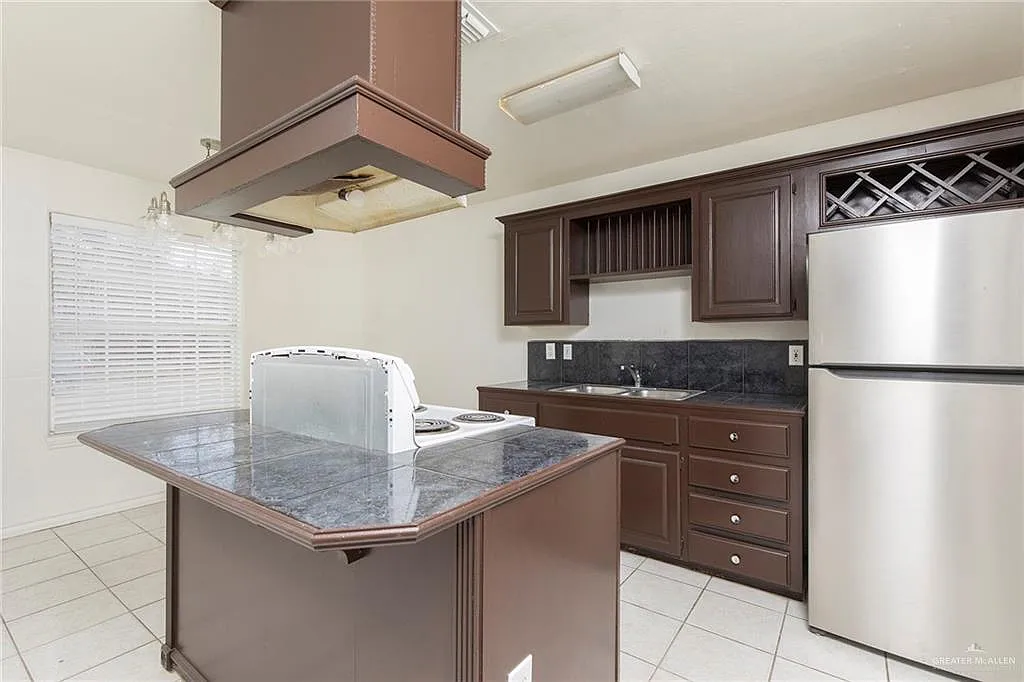 2 bed, 1.5 bath, 1100 sqft, $850 — Photo 3