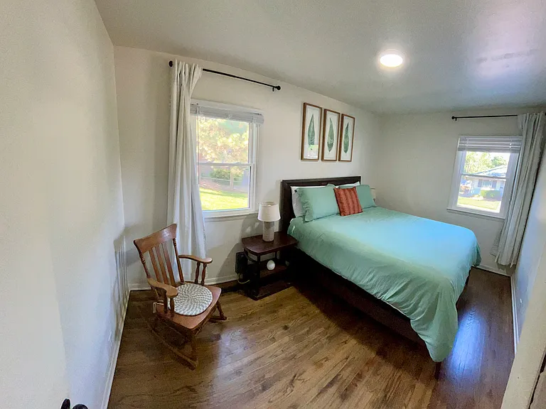 Bedroom 2: queen bed