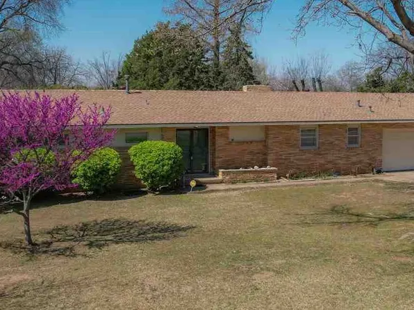 1400 Monument Rd, Ponca City, OK 74604