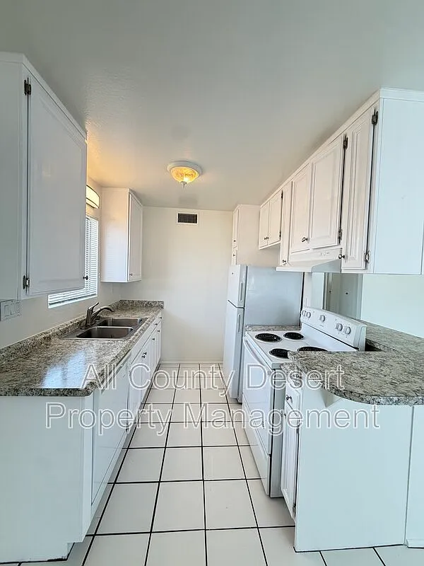 2 bed, 2.0 bath, 800 sqft, $1,750 — Photo 2