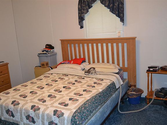 5th image of 276 Shakespeare Dr