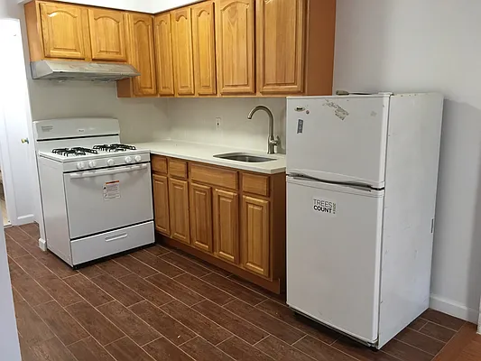 Rented by Century 21 New Golden Age Realty | media 4