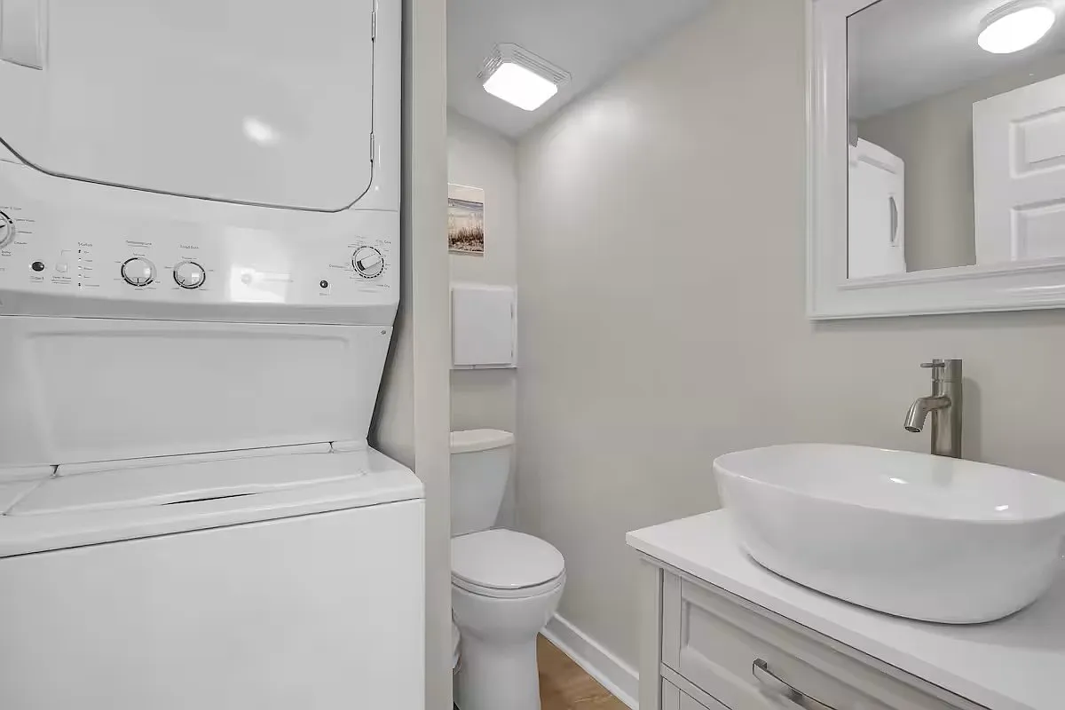 2 bed, 1.5 bath, 700 sqft, $1,800 — Photo 2