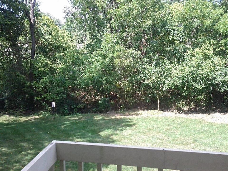 2nd image of 216 Foxtrail Ct