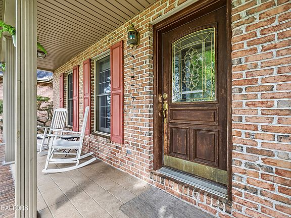 3rd image of 323 Kitts Rd