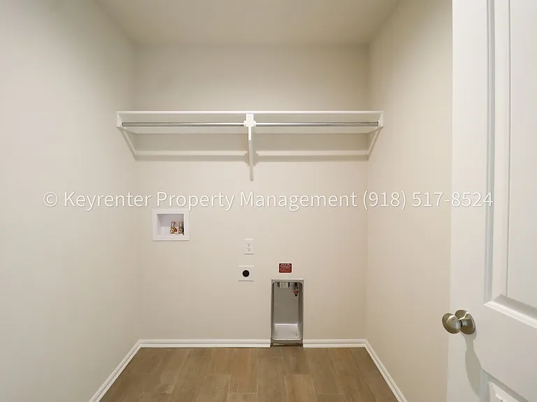 4500 W Winston St — Photo 13