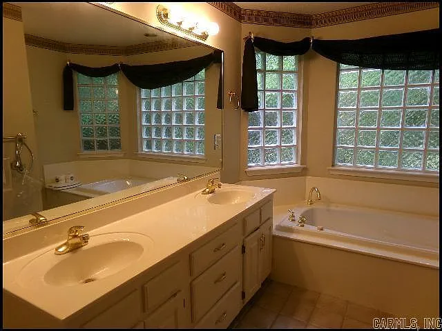 3225 Jean Cv — Photo 20