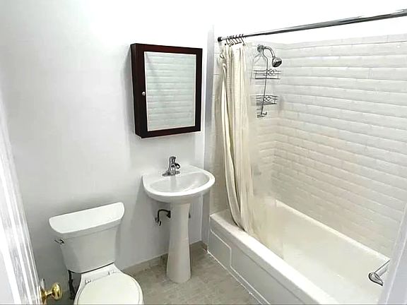 2nd image of 960 Bay St APT 3